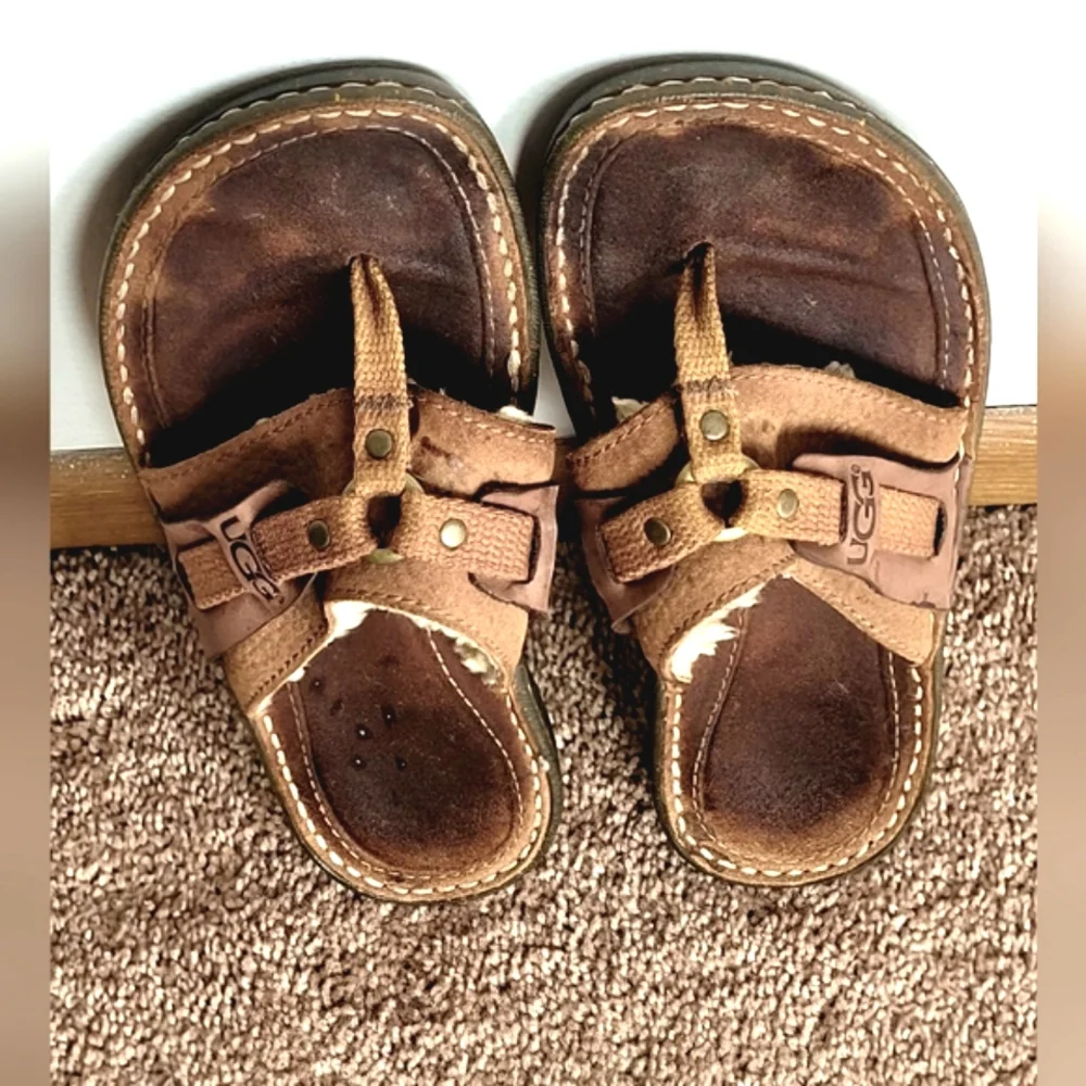 UGG Women's Furry Sherpa Lined Flip Flops Sandals Size 9 UGG 1629